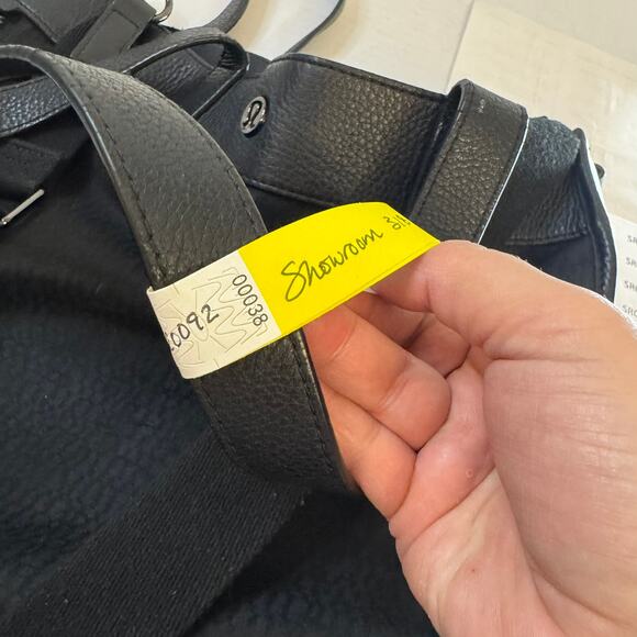 lululemon Now and Always Large Expandable Crossbody Tote - Picture 15 of 15